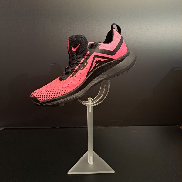 FROSTED SHOE RISER 1